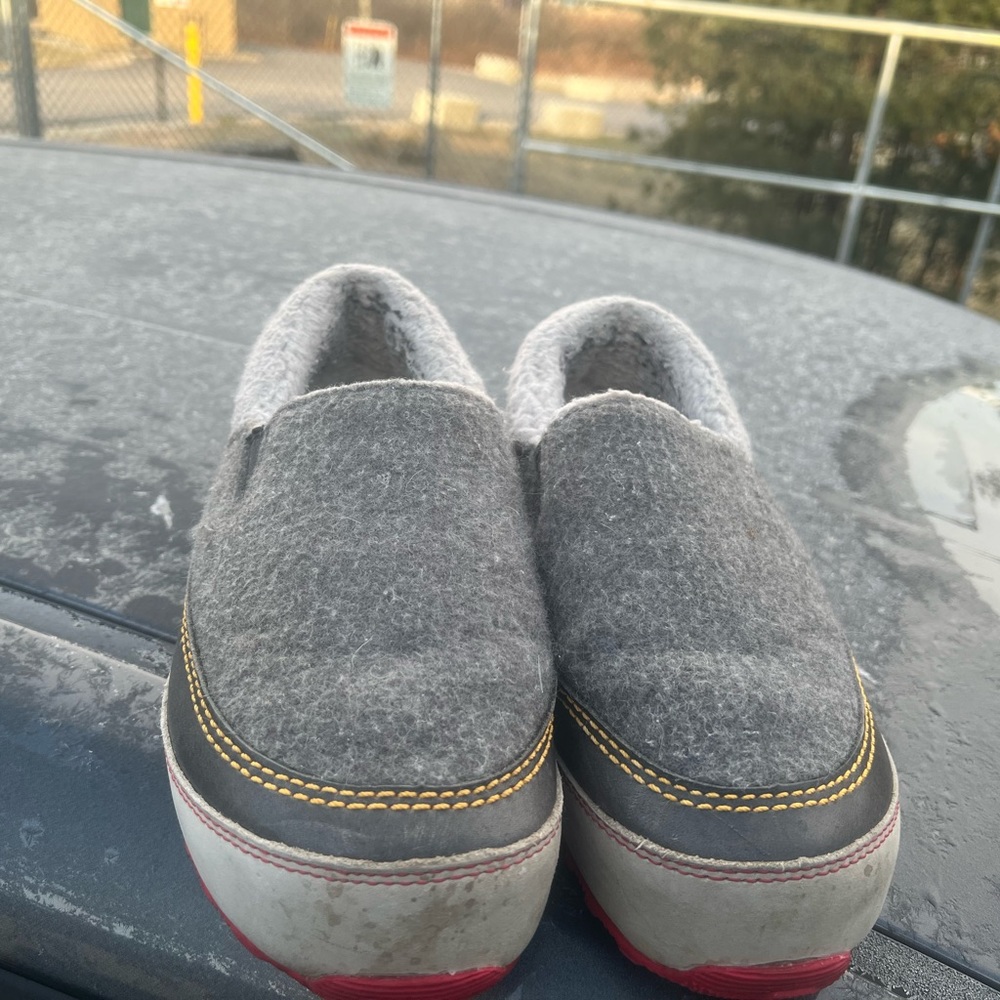 Sorel Maczenkie Winter Slip on women shoes. Sz 7